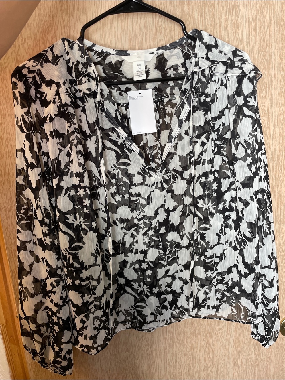 H&M Black and White Floral V-Neck Blouse